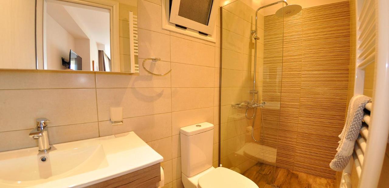 Dina's Paradise Resort Agios Gordios (Corfu)